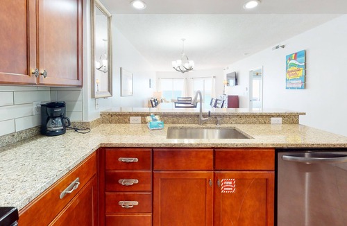 Villa Primera Condo | Modern 6th-floor condo with balcony, Gulf view, pool, hot tub, & gym