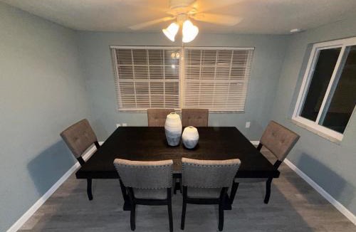 Holiday Lake Estates House | Modern and Cozy 2 & 2 - Only 5 Minutes From The Beach