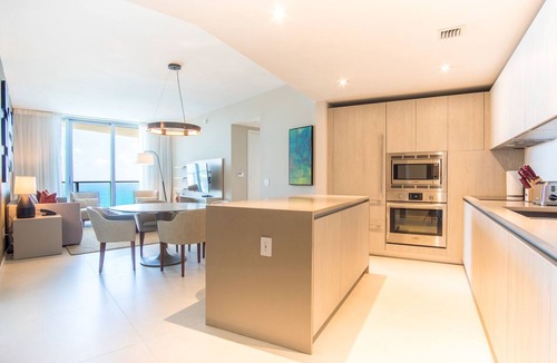 Hollywood South Central Beach Condo | Modern and cozy condo w/amazing ocean views. WIFI + Nespresso