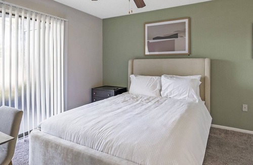 Greater Northdale Apartment | Modern Apartment in Prime Location (ID7958X11)