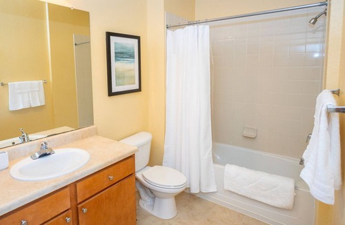Brandon Apartment | Modern Apartment in Prime Location (ID6446)