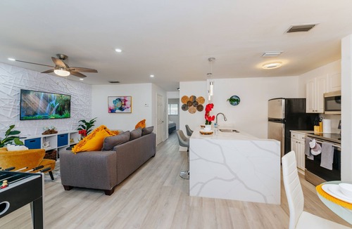 Middle River Terrace Apartment | Modern APT - Close to beach, a neighborhood dock & Downtown and has Free Parking