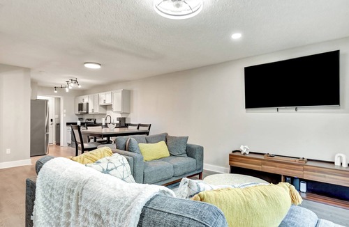 Athens House | Modern Athens Escape 4/br 3/ba 6 miles to University of Georgia and downtown