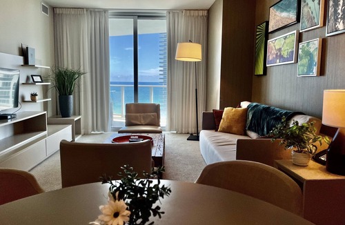 Hollywood South Central Beach Condo | Modern Beachfront Condo with Stunning Ocean View