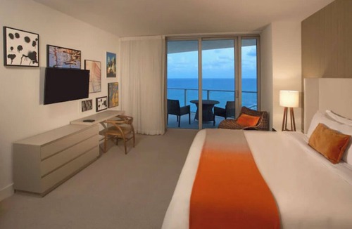 Hollywood South Central Beach Condo | Modern Beachfront Condo with Stunning Ocean View