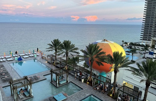 Hollywood South Central Beach Condo | Modern Beachfront Condo with Stunning Ocean View