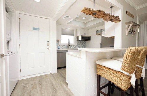 Holiday Isle Condo | Modern Beachside 1BR | Near Sand, Golf & Tennis