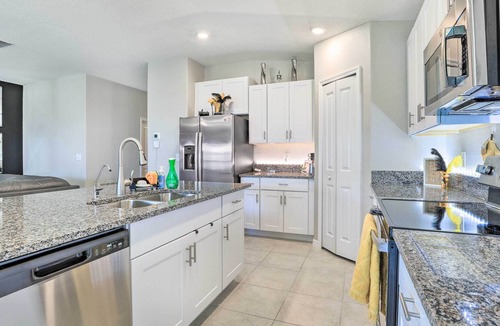 Ruskin House | Modern & Bright Ruskin Home Near Bahia Beach!