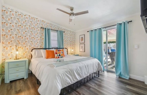 Pinellas Park House | Modern Chic Bungalow + Pool House Outdoor Shower