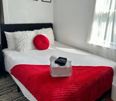 Hicksville House | Modern Chic CoCo Chanel Inspired * Biz Friendly * Close To All