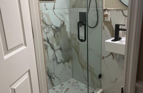 Fedhaven House | Modern, Clean & Cozy Room with Private Bath. Minutes to Disney