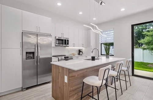 Pinecrest West Park House | Modern Comfort for Groups | 2 Units Side by Side | Stadiums Nearby