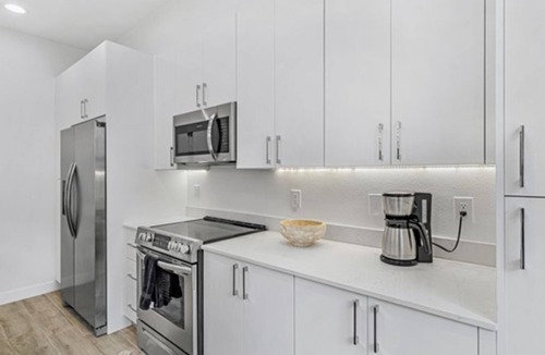 Pinecrest West Park House | Modern Comfort for Groups | 2 Units Side by Side | Stadiums Nearby