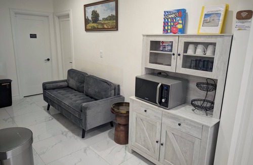 Elmont Apartment | Modern Comfort - Minimal Style Entire guest suite in Elmont, New York