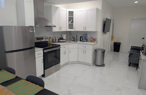 Elmont Apartment | Modern Comfort - Minimal Style Entire guest suite in Elmont, New York