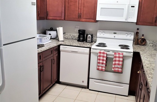 Crescent Beach Condo | Modern Condo - 3min walk to beach, 2min to Matanzas river