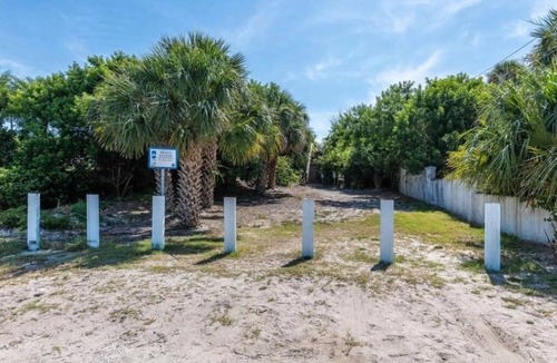 Crescent Beach Condo | Modern Condo - 3min walk to beach, 2min to Matanzas river