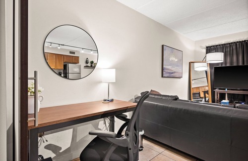 Oakford Park Apartment | Modern Condo, Fire Pit,Near Bucs Stadium, Downtown & TPA Airport