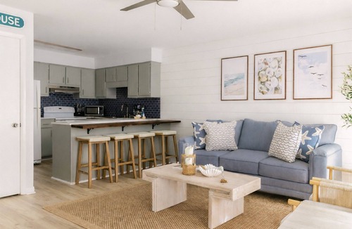 El Centro Beach Condo | Modern Condo,Pool + Steps to Beach,Prime Location
