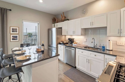 Lower Lawrenceville Condo | Modern Condo with Skyline View & Parking