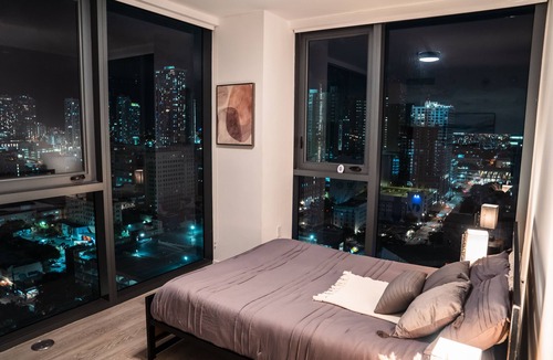 Overtown Condo | Modern Downtown 2BR Condo in the Heart of Miami Infinity Pool & Resort Amenities