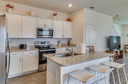 Dundee House | Modern Dundee Townhome Near Lakes & Legoland!