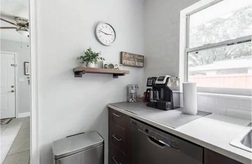 Gainesville House | Modern get away in the heart of GNV. Mins to UF
