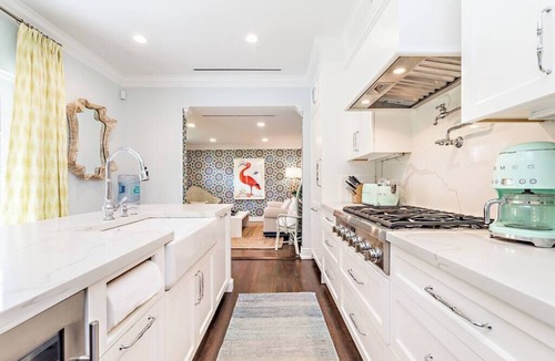 Southside House | Modern home w/heated pool, BBQ & casita