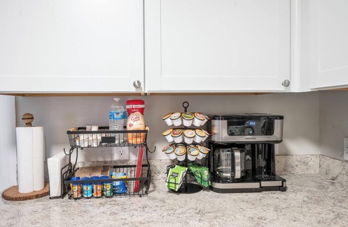 Lakeshore South House | Modern Jax Oasis w/Hot tub - 7 Min to Riverside/Avondale
