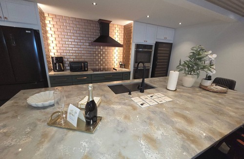 Parker Street Apartment | Modern Loft in Downtown Lakeland