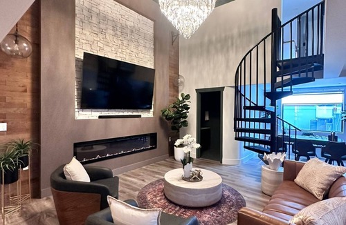 Parker Street Apartment | Modern Loft in Downtown Lakeland