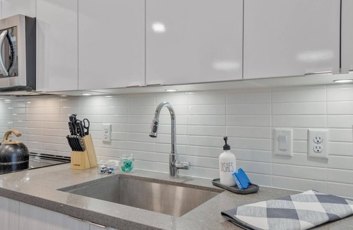 Pinellas Park Apartment | Modern Luxury Apt Near St. Pete Downtown & Beaches