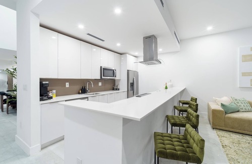 Southwest Coconut Grove House | Modern Luxury Coconut Grove Home w/Pool, Gated & Grill