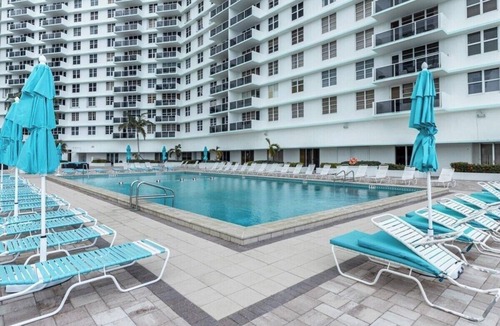Hollywood South Central Beach Condo | Modern Oceanfront Retreat
