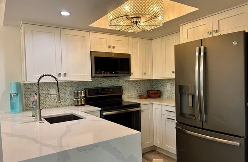 Safety Harbor Club House | Modern Renovation~2 Club Pools SHC&ICNC 👙 Kayaks 🛶 Bikes 🚲, Golf Cart 🚙 Dock