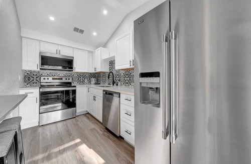 Orlando House | Modern Retreat | Under 15min/Downtown Orlando