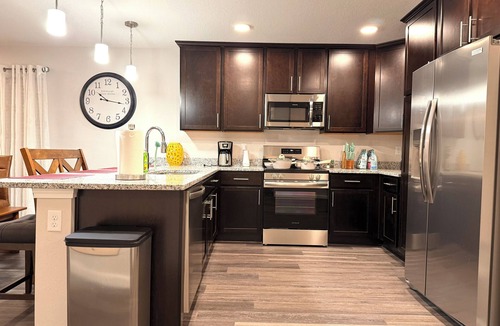 Riverside House | Modern Riverside Home Sleeps 8 Near Downtown