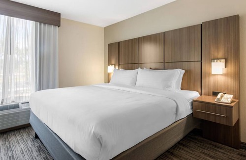 Tropic Hotel | Modern Space Coast Escape | Outdoor Pool | Free Parking | Near Sports & Shopping
