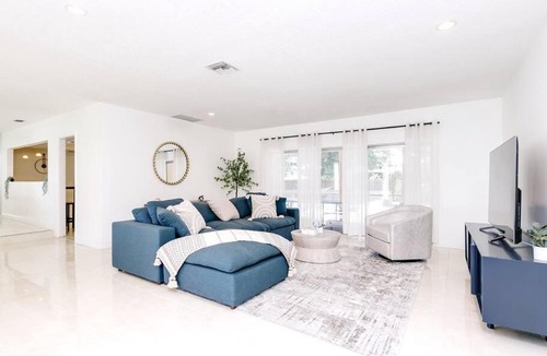 Hollywood Hills House | Modern Spacious 5-Bedroom Villa with Pool