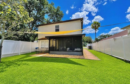 Seffner Community Alliance House | Modern & Spacious Tampa Home 3bed 2bath + backyard Lanai. Great location!