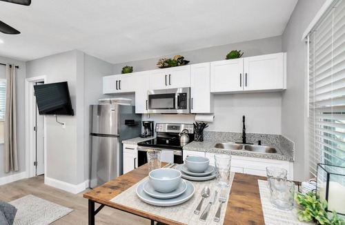 Clearwater Apartment | Modern Studio in the Heart of the City – Newly Updated