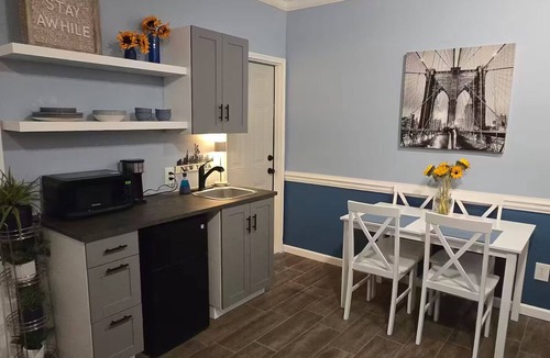 Statesboro Apartment | Modern Studio just 10 minutes to GSU with Kitchenette