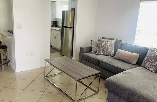 Sun 'N Lake Apartment | Modern Sun N’ Lock Villa - Self Check-In
