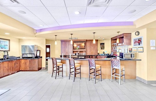 Florida Central Atlantic Coast Apartment | Modern unit with pool close to Universal Studios