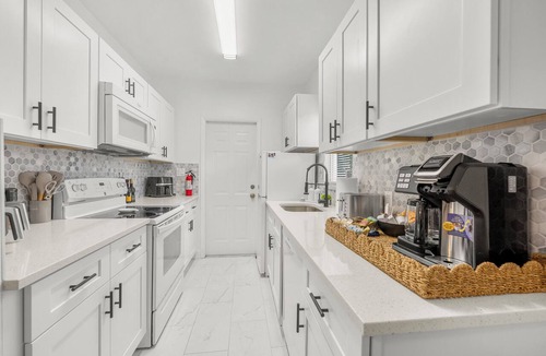 West Palm Beach Apartment | Modern West Palm Beach Stay For 3 ~ Pet Friendly