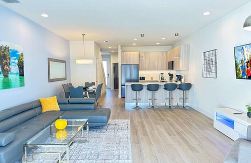 Four Corners House | Modern with Pool Home close to Disney - 7 guests