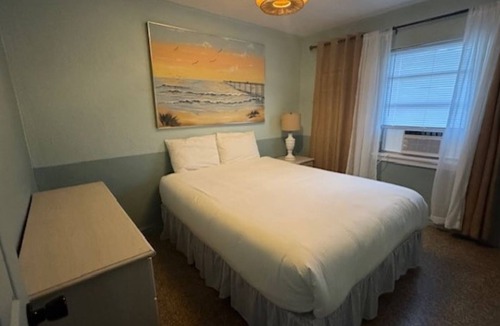 Biltmore Beach Hotel | Monterey Motel - Guest Room 5 at Beach Access 8. Large Pool. Newly Remodeled.
