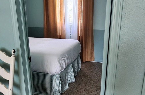 Biltmore Beach Hotel | Monterey Motel - Beach Cottage 7 at Beach Access 8. Large Pool. Newly Remodeled.