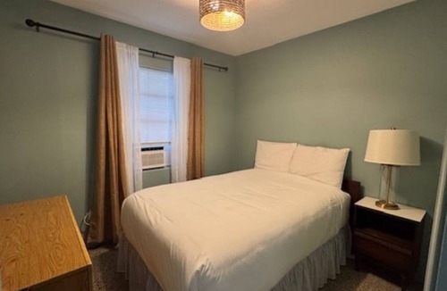 Biltmore Beach Hotel | Monterey Motel - Beach Cottage 8 at Beach Access 8. Large Pool. Newly Remodeled.