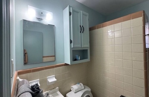 Biltmore Beach Hotel | Monterey Motel - Beach Cottage 8 at Beach Access 8. Large Pool. Newly Remodeled.